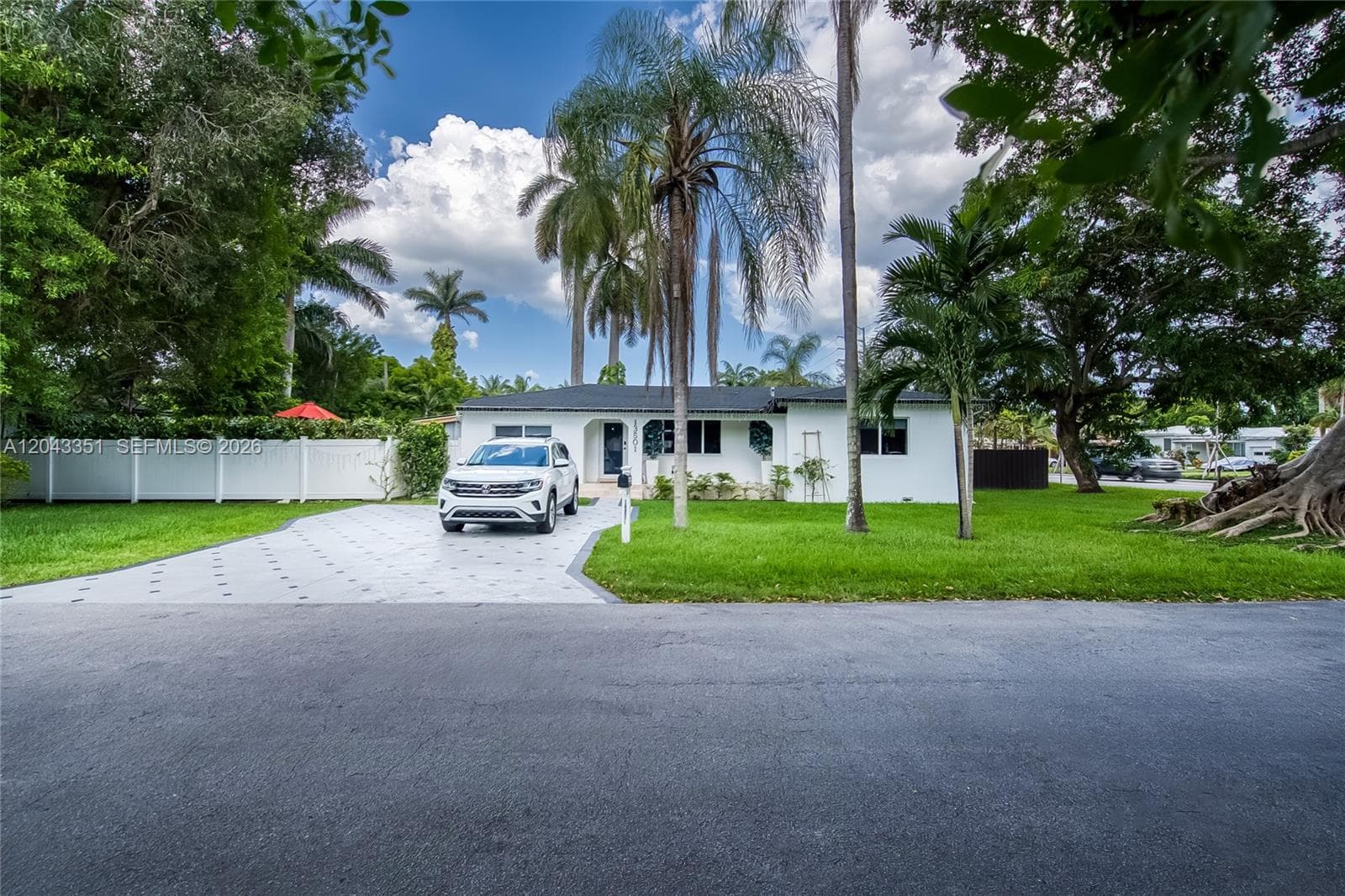 13501 NE Miami Ct photo 2