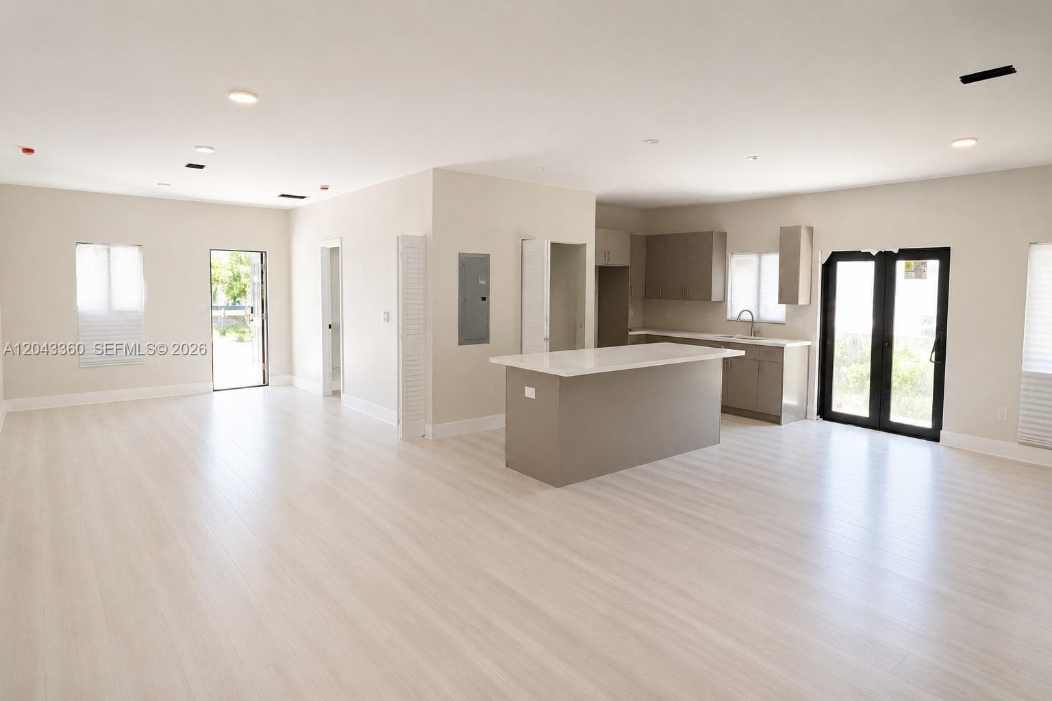 13720 NE 2nd Court photo 1