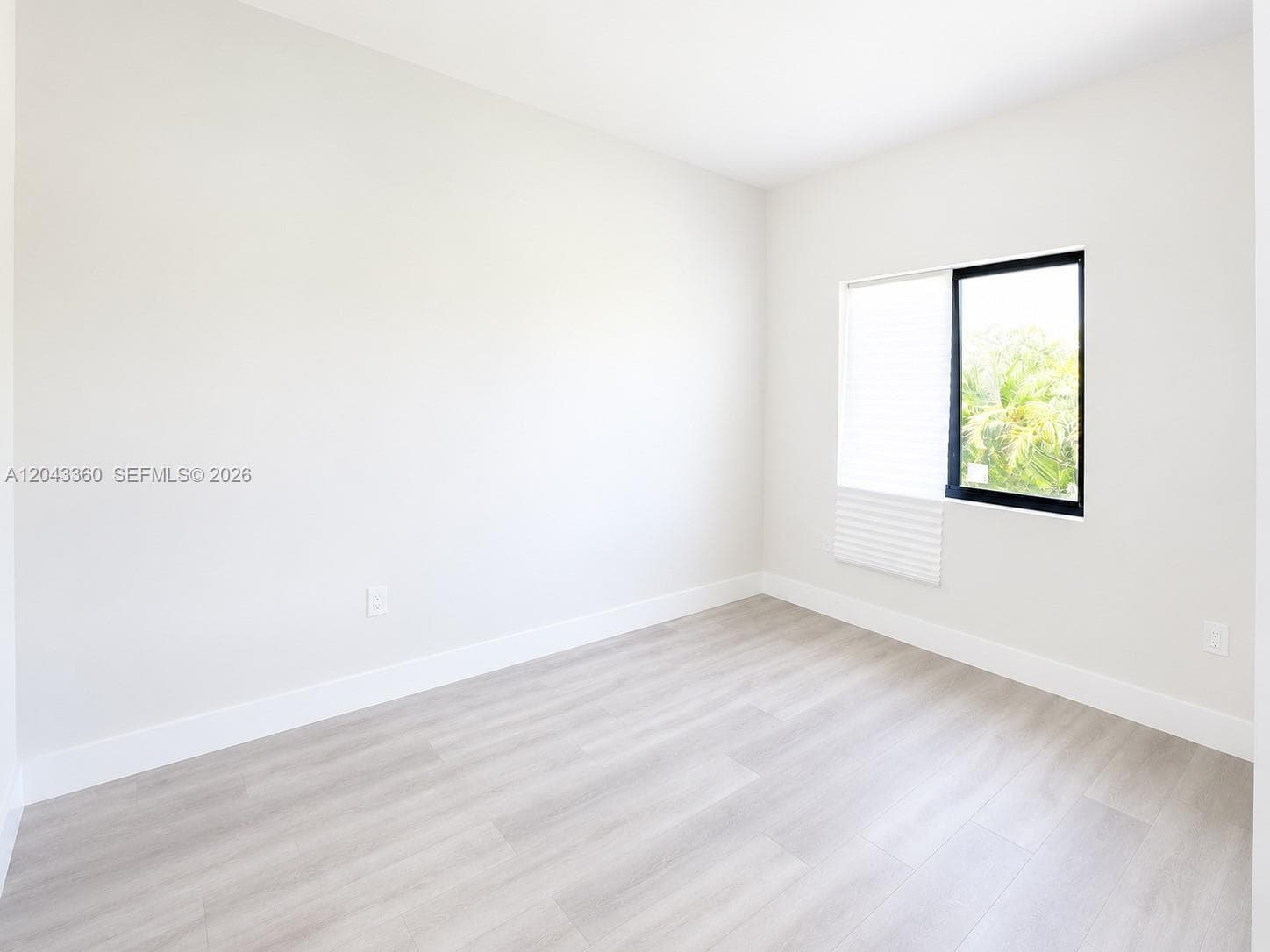 13720 NE 2nd Court photo 9