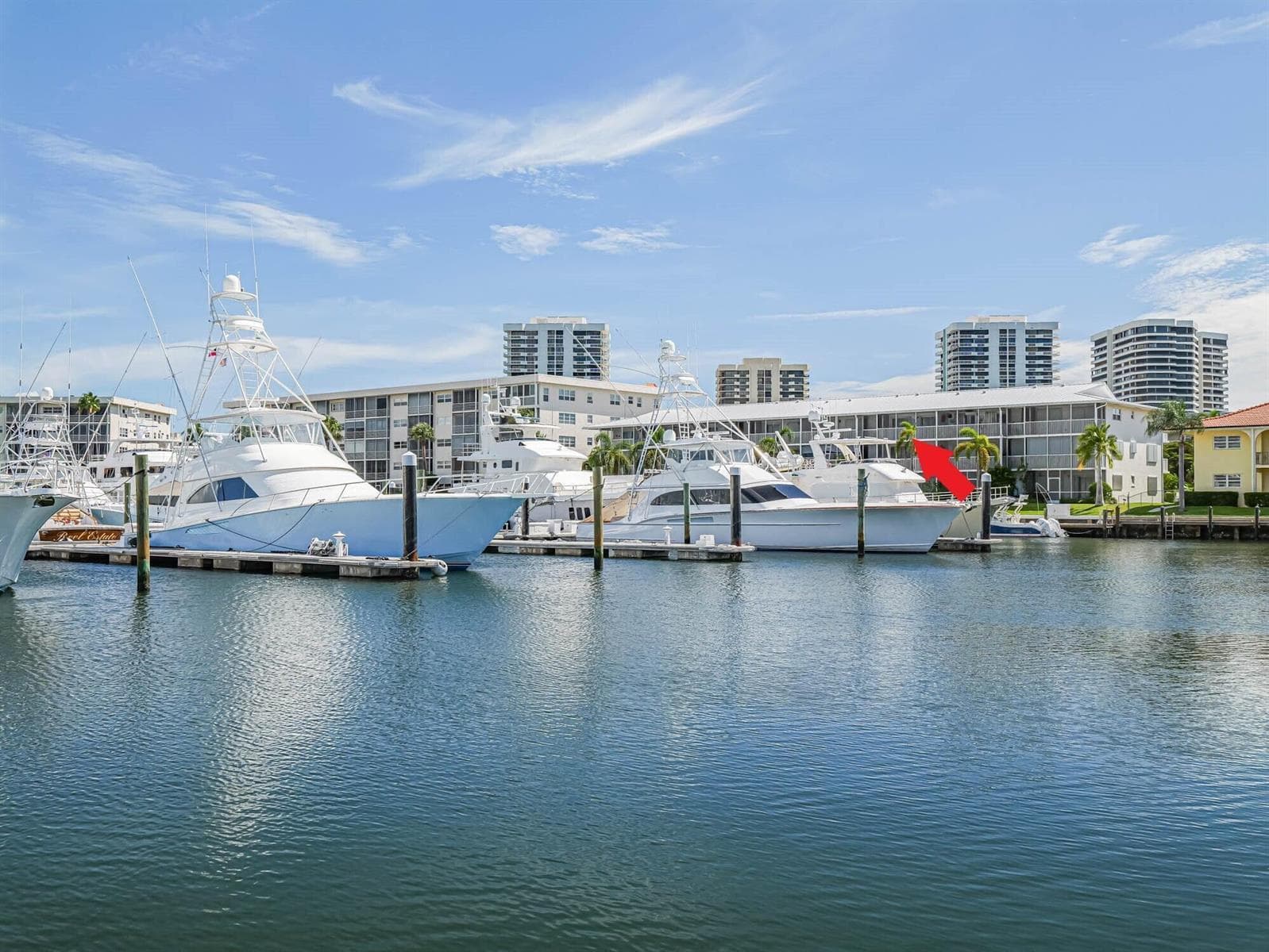 37 yacht boat view