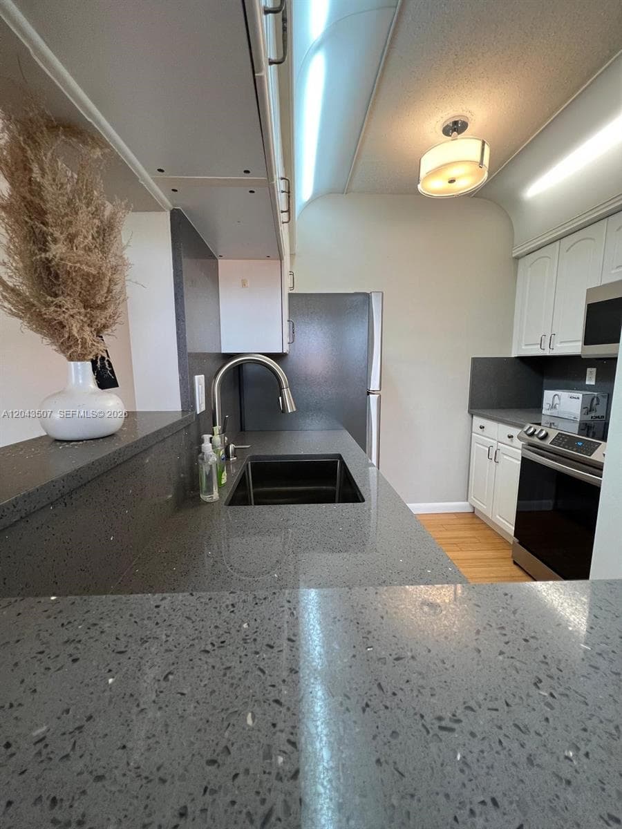 LEE CONDOMINIUM APTS · #205 in Hollywood - Photo 6