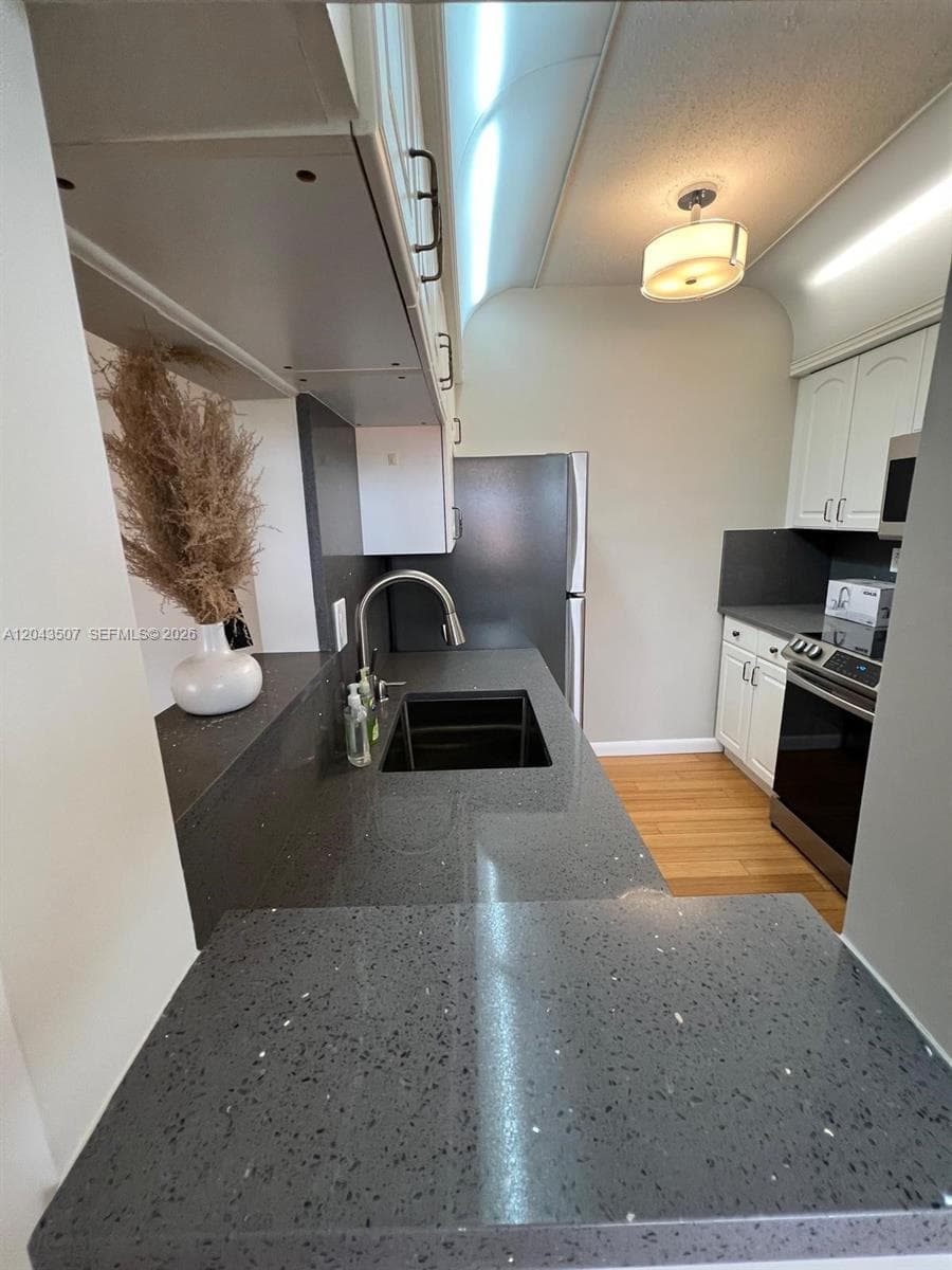 LEE CONDOMINIUM APTS · #205 in Hollywood - Photo 5