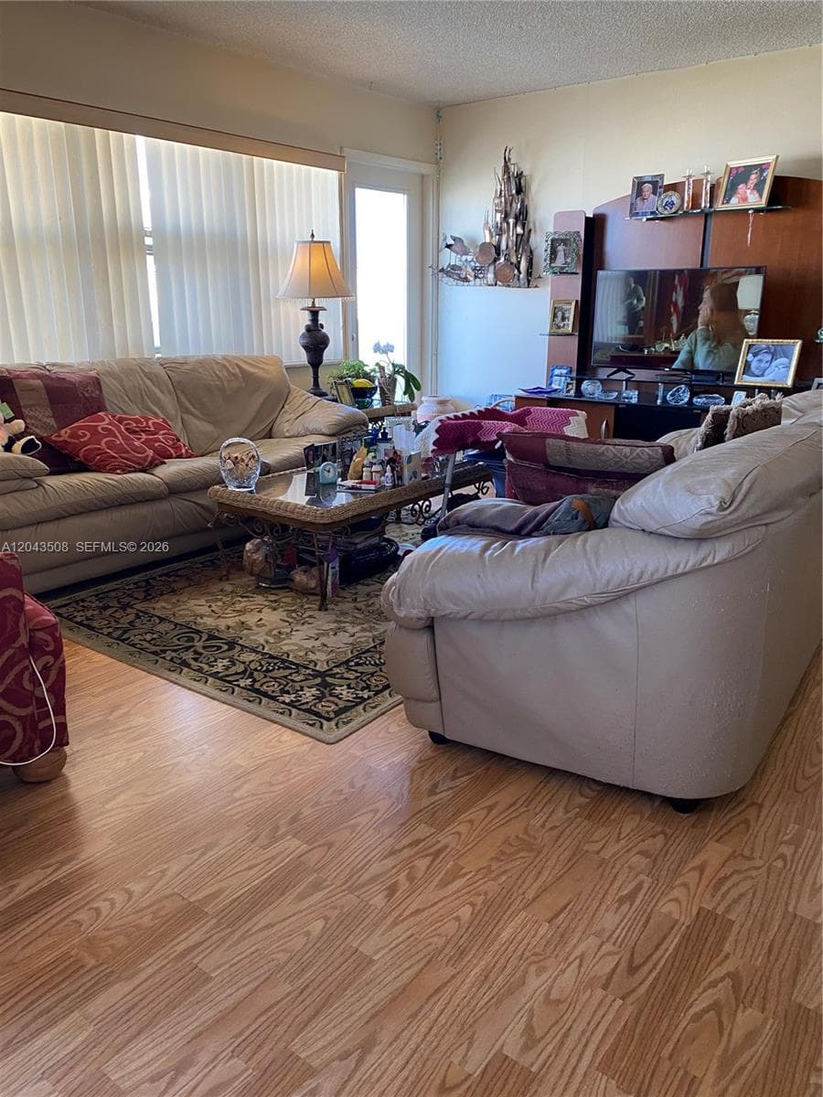 OCEAN VIEW TOWERS CONDO · #813 in Hallandale Beach - Photo 4
