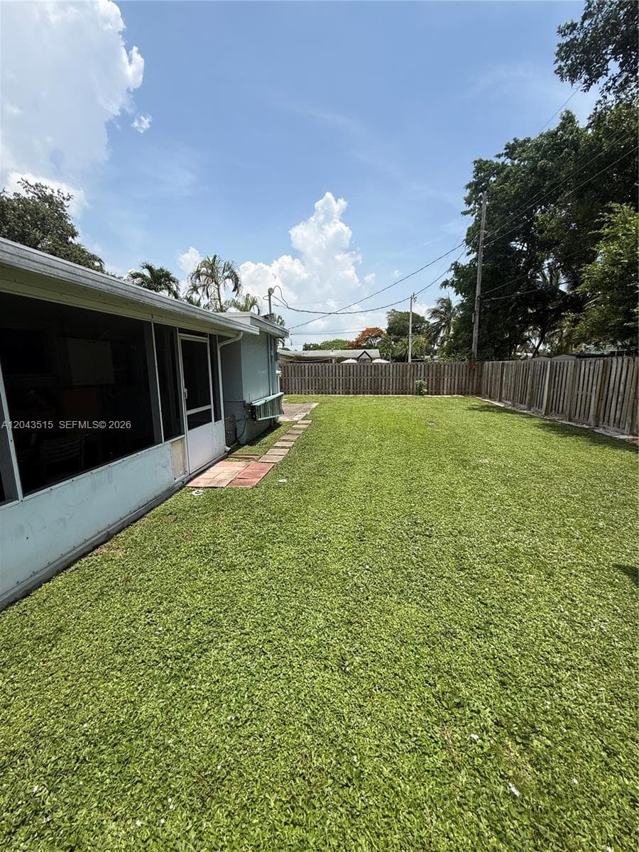 1232 SW 1st Ave photo 9