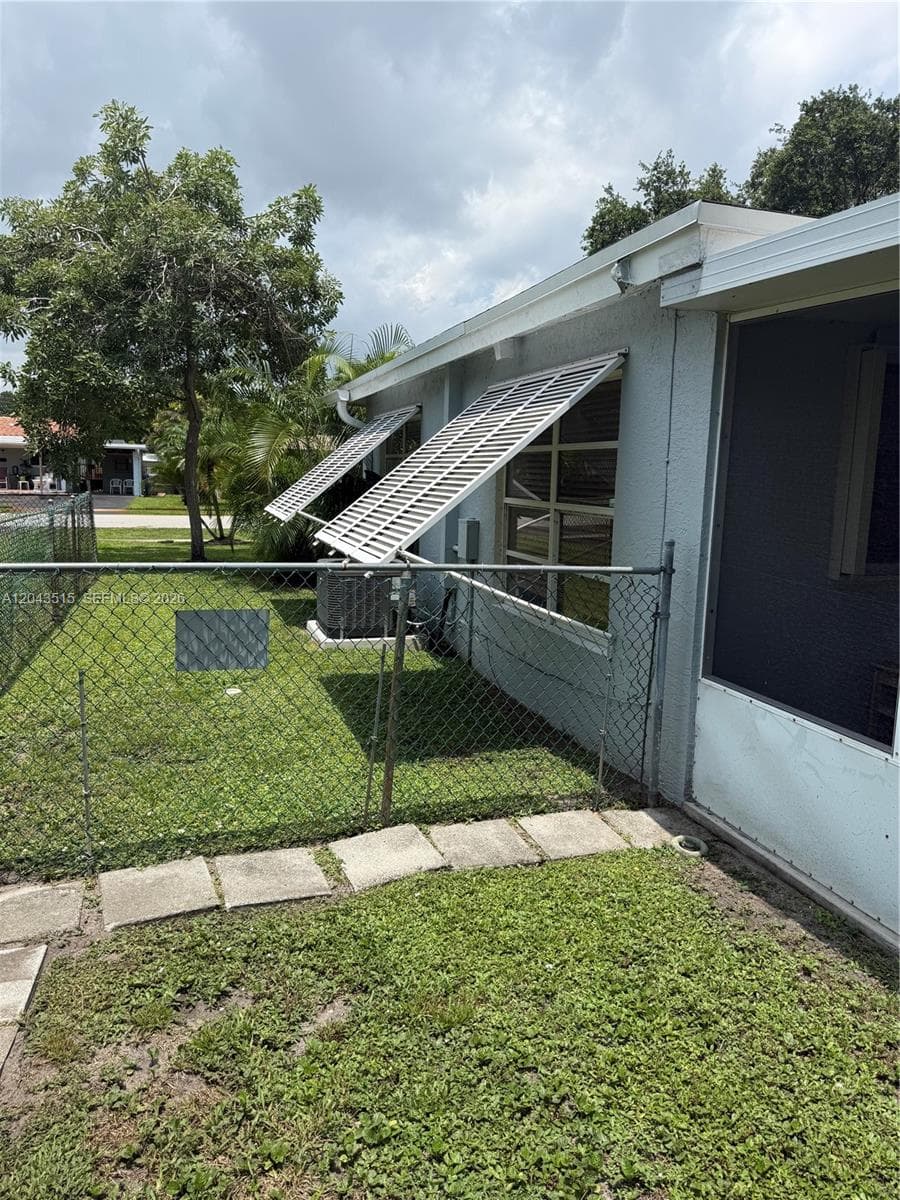 1232 SW 1st Ave photo 10