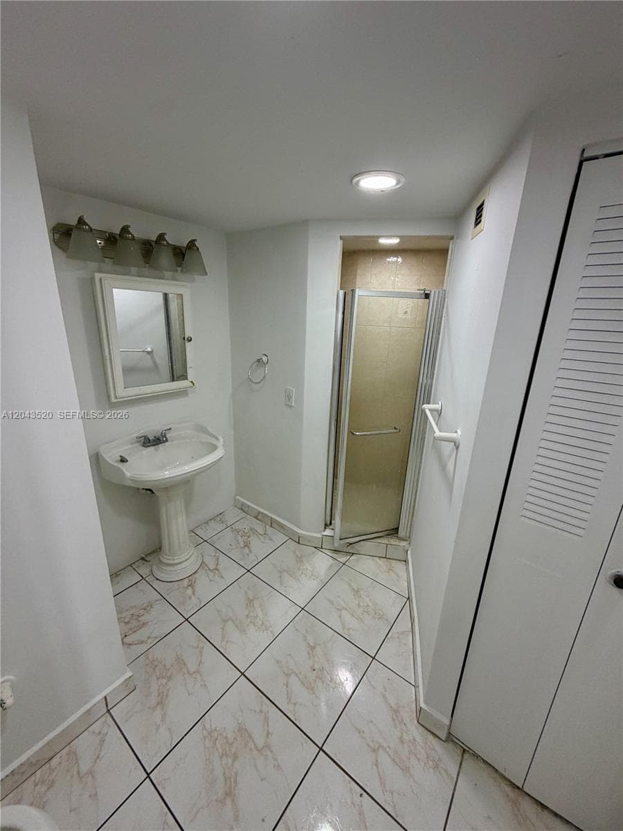 BUCKLEY TOWERS CONDO · #1215E in Miami - Photo 8