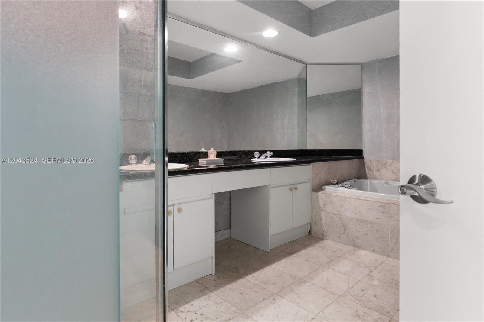 Oceania IV · #942 in Sunny Isles Beach - Photo 31