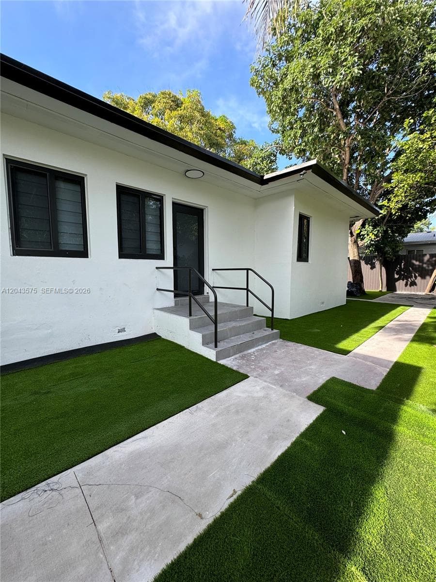 SUNSHINE MANOR · #4 in Miami - Photo 8