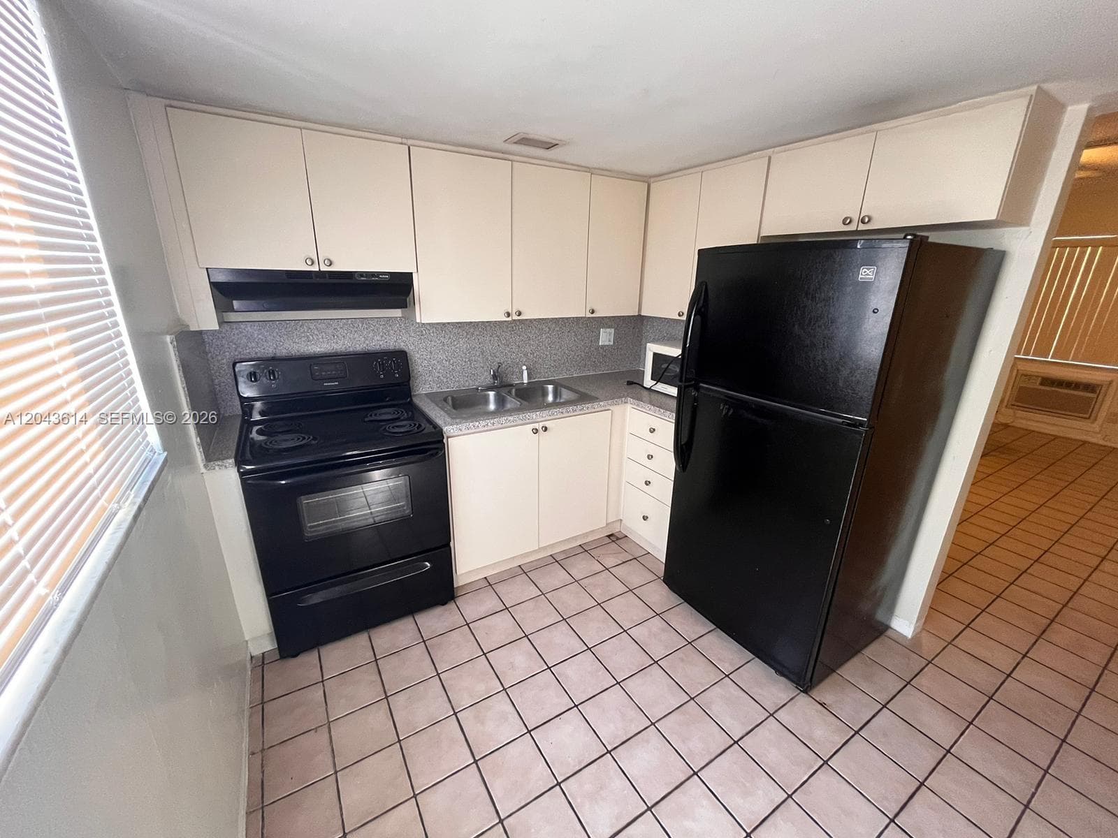 EDGEWATER BEACH CONDO · #104 in Dania Beach - Photo 3