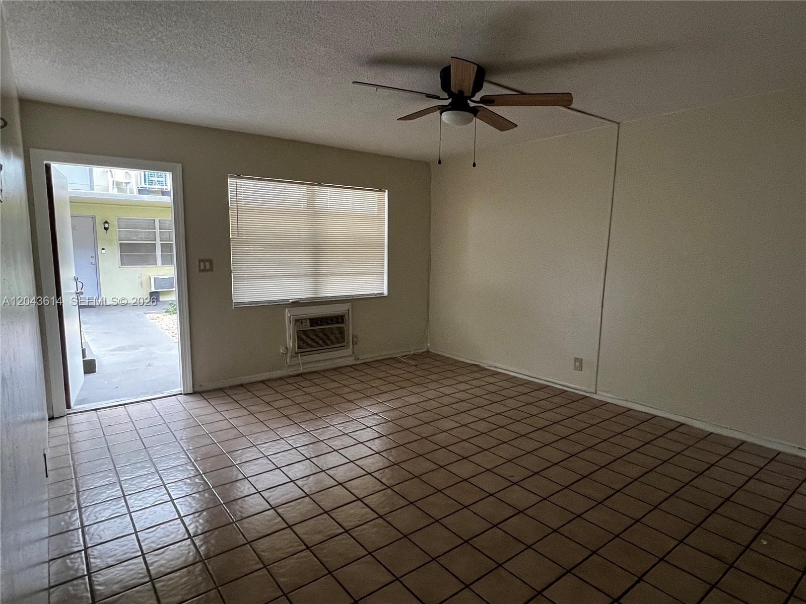 EDGEWATER BEACH CONDO · #104 in Dania Beach - Photo 5