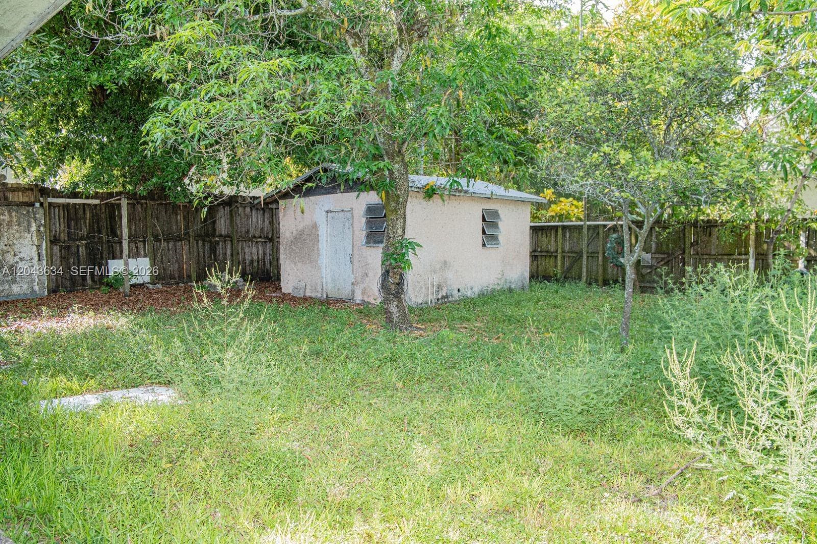 90 NE 48th St photo 4