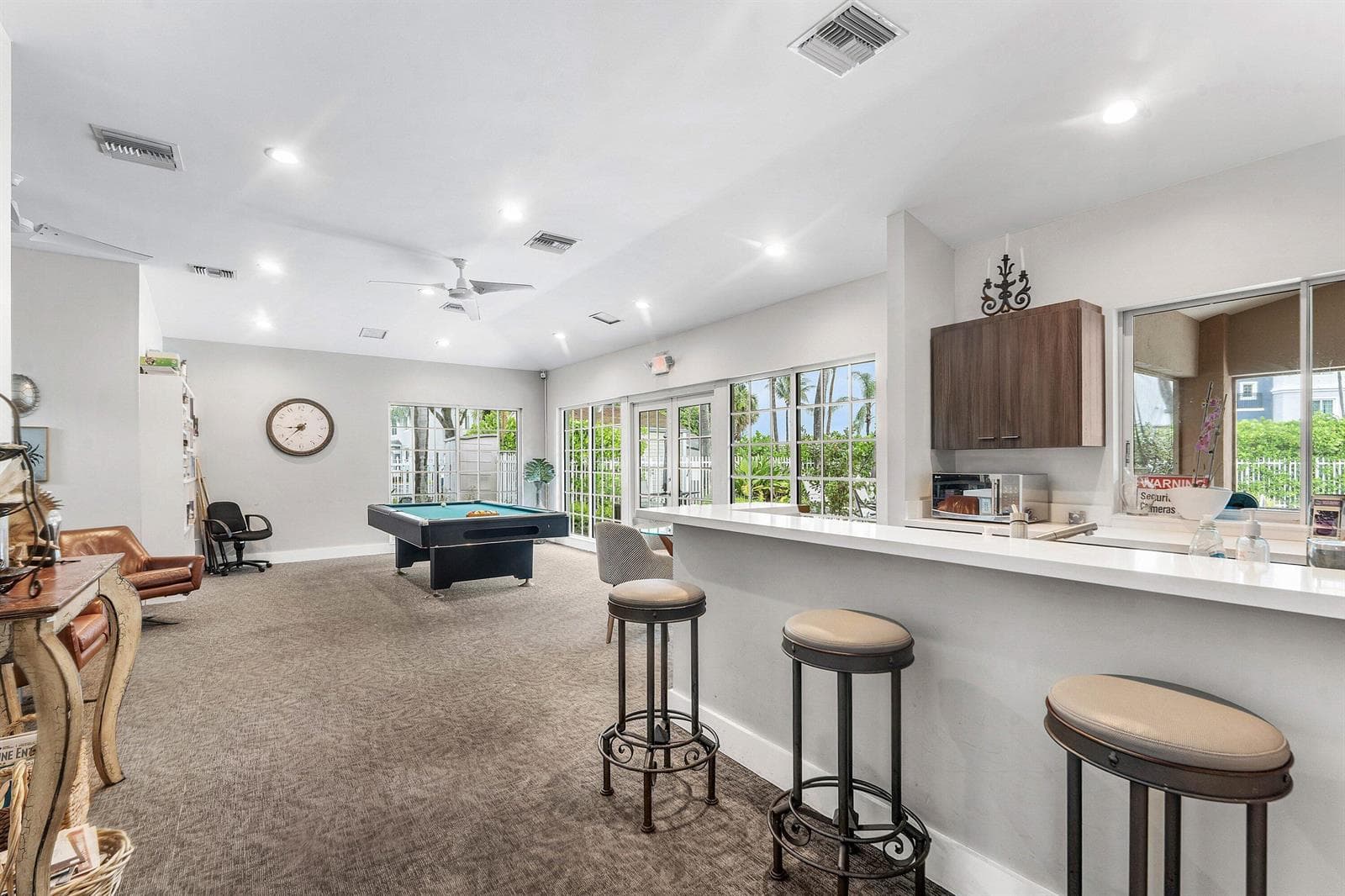 021-612ExecutiveCenterDrive-3107-WestPal