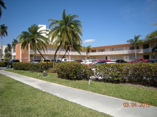 DIPLOMAT GOLF & RACQUET C · #2248 in Hallandale Beach - Photo 4