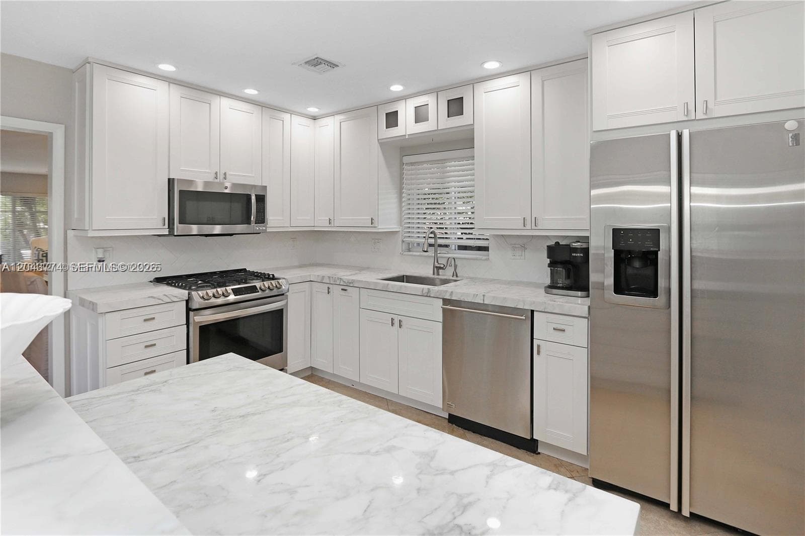 1147 Buchanan St photo 2