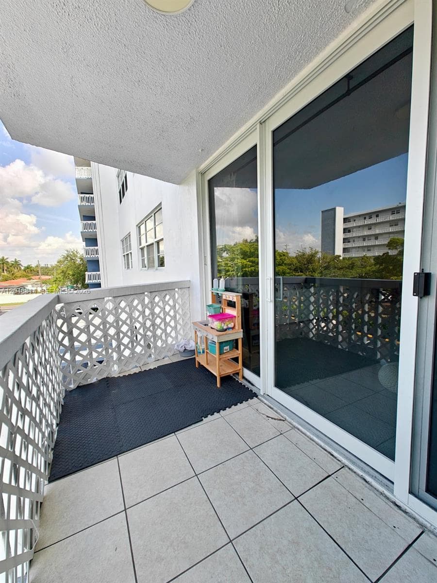 MEADOWBROOK CONDO · #306 in Hallandale Beach - Photo 16