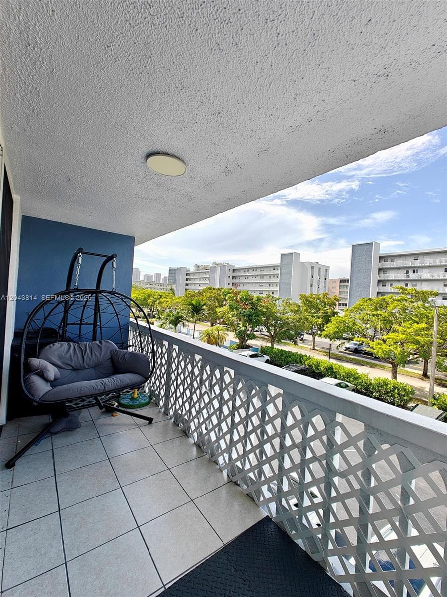 MEADOWBROOK CONDO · #306 in Hallandale Beach - Photo 3