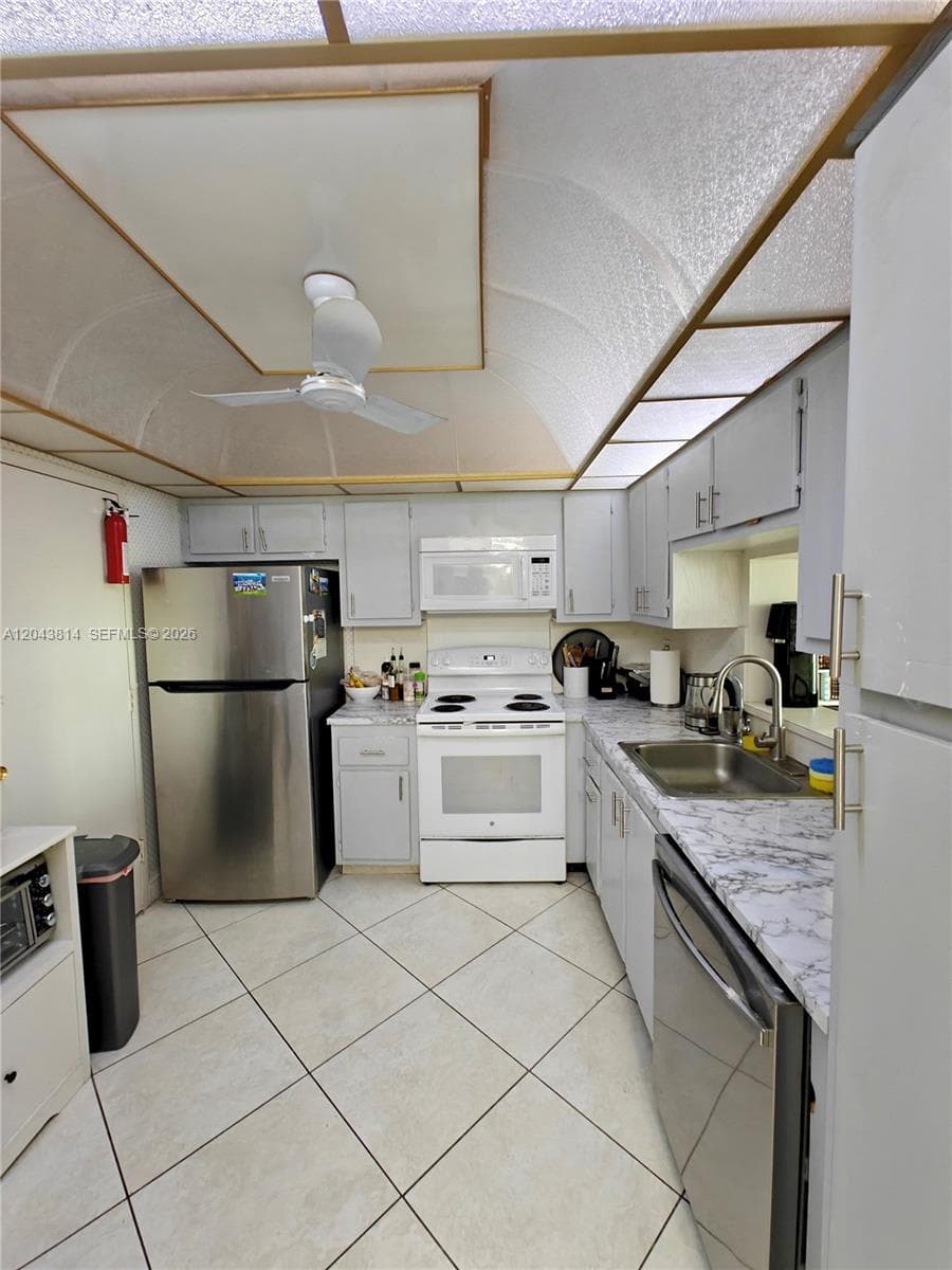 MEADOWBROOK CONDO · #306 in Hallandale Beach - Photo 4