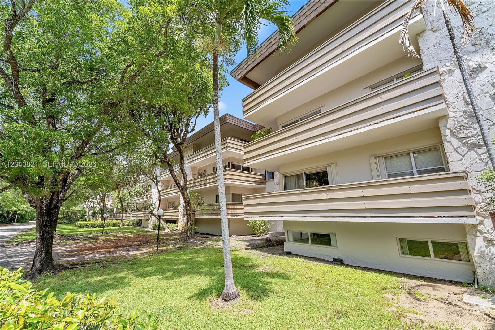 VILLA CAPRI CONDO · #307 in Coral Gables - Photo 36