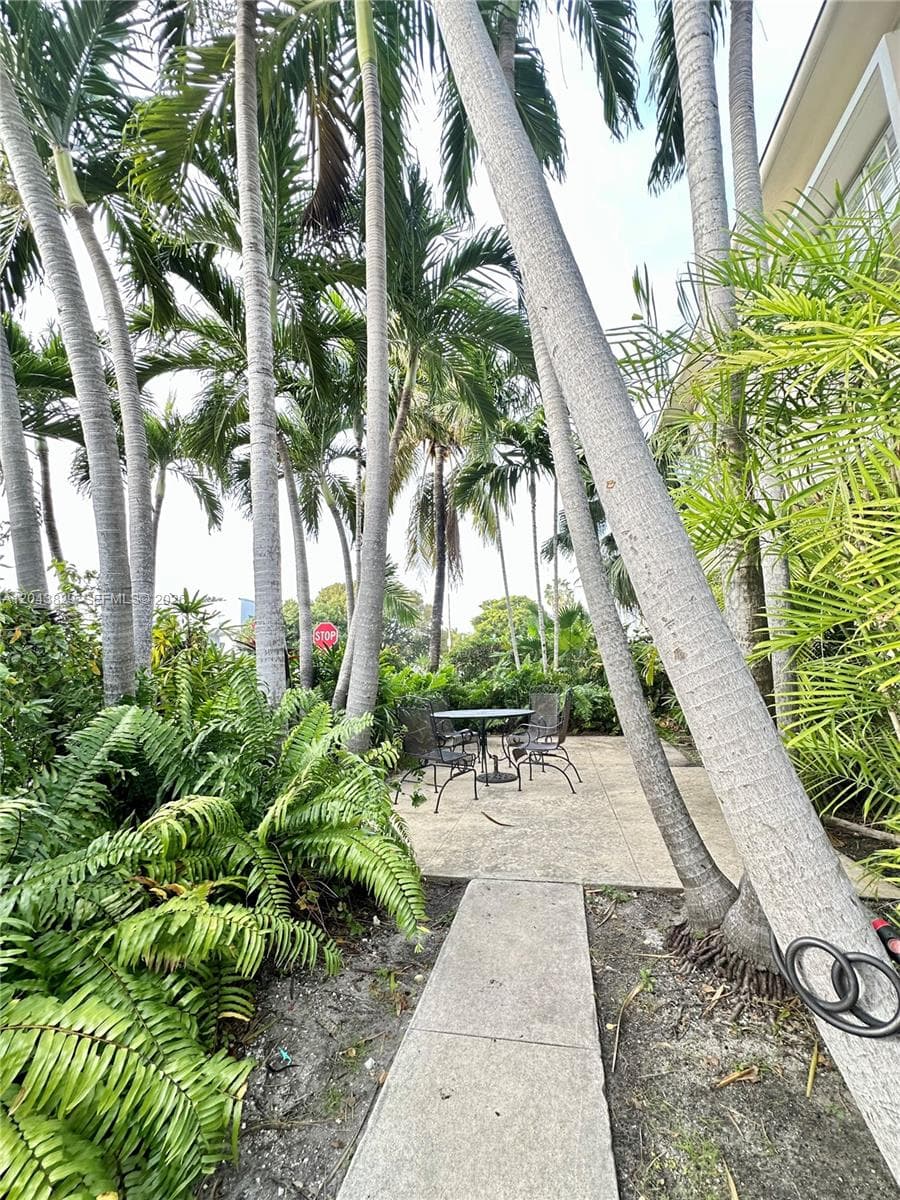 THE LORENA CONDO · #5 in Miami Beach - Photo 21