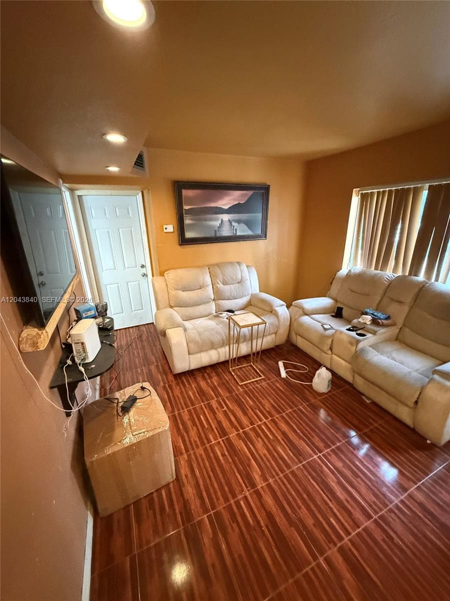 15505 Hayes Ln photo 3