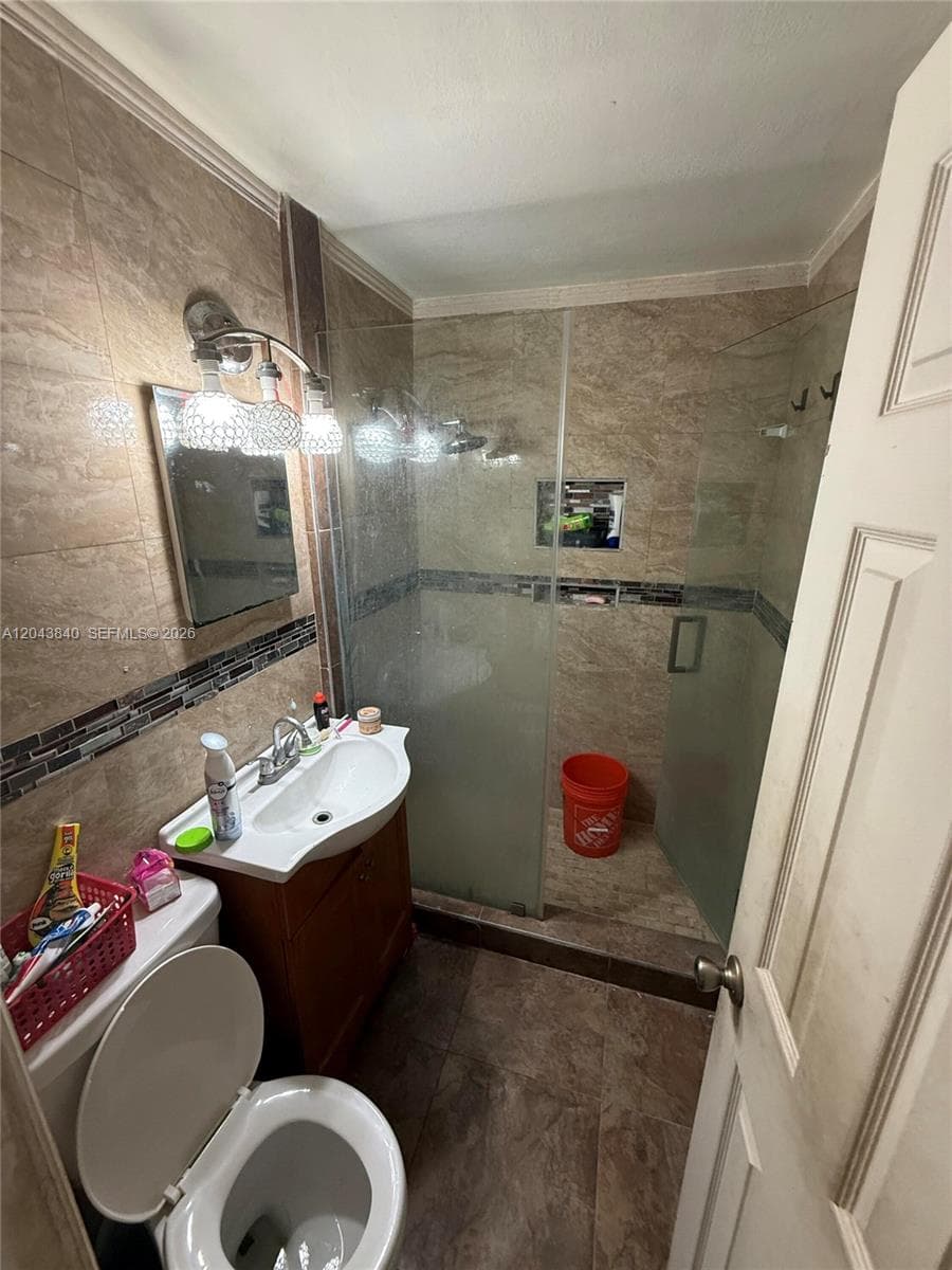15505 Hayes Ln photo 5