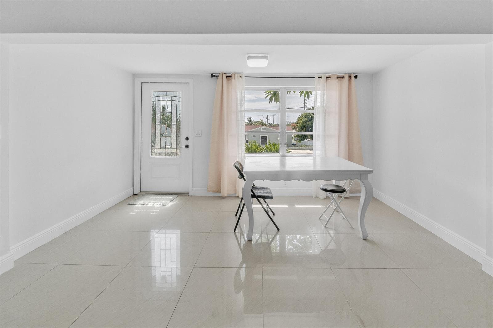 19 DiningArea (1)