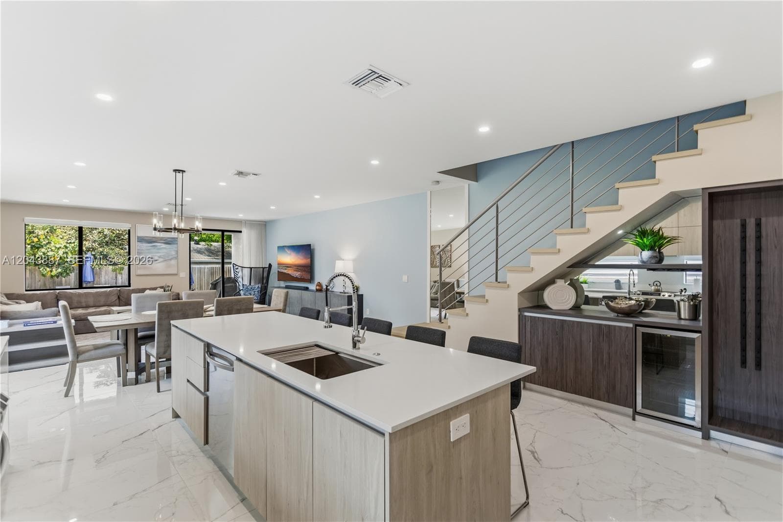809 SW 10th Ter photo 6