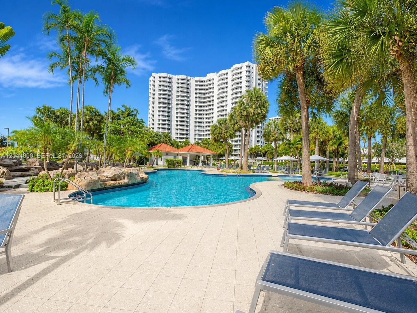 PARC CENTRAL AVENTURA SOU · #211 in Aventura - Photo 15