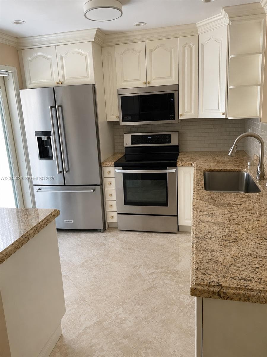 MEADOWBROOK TOWERS CONDO · #306 in Hallandale Beach - Photo 1