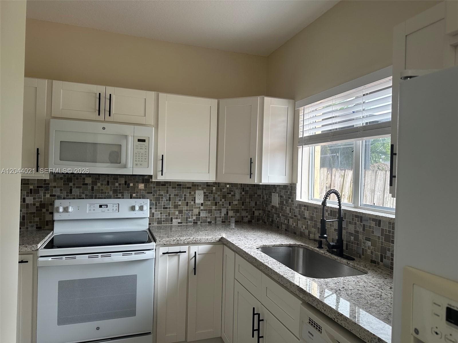 1142 NE 41st Ave #1142 photo 5