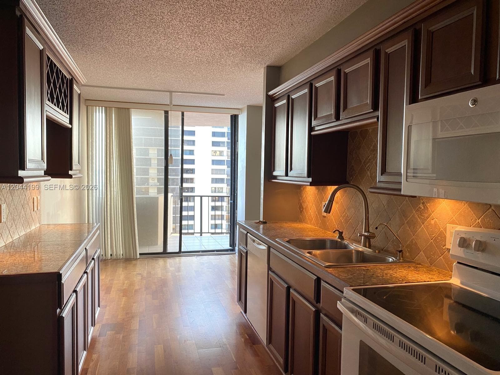 COTE D AZUR CONDO · #1-1103 in Riviera Beach - Photo 6