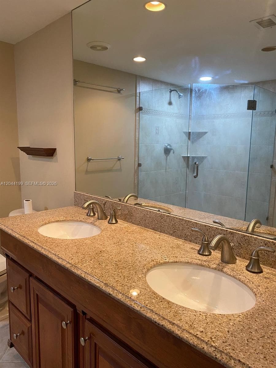 COTE D AZUR CONDO · #1-1103 in Riviera Beach - Photo 8