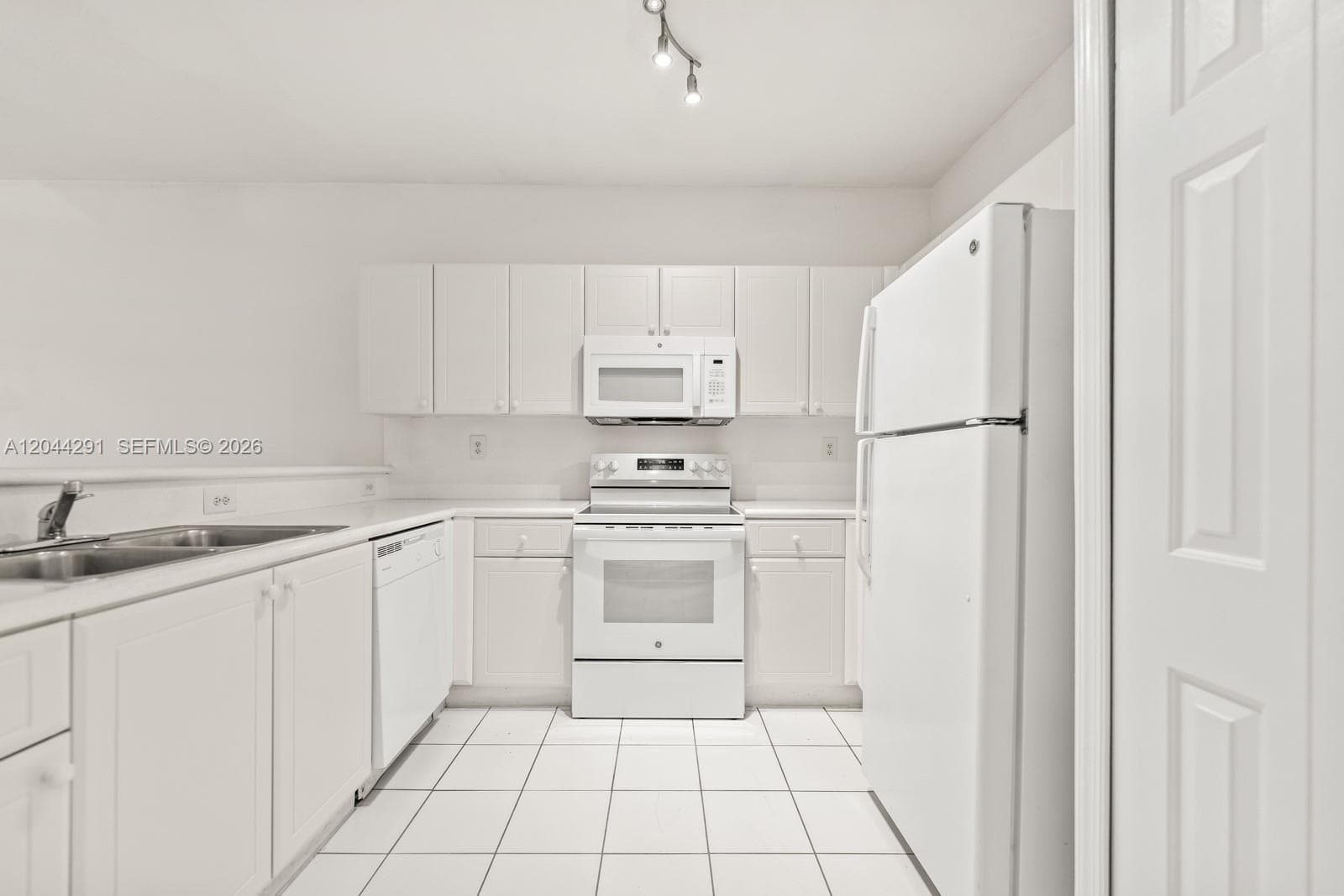 1466 SE 26th Ave photo 9
