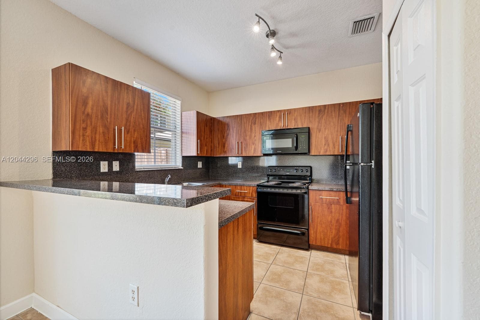 1452 SE 25th Ave photo 13