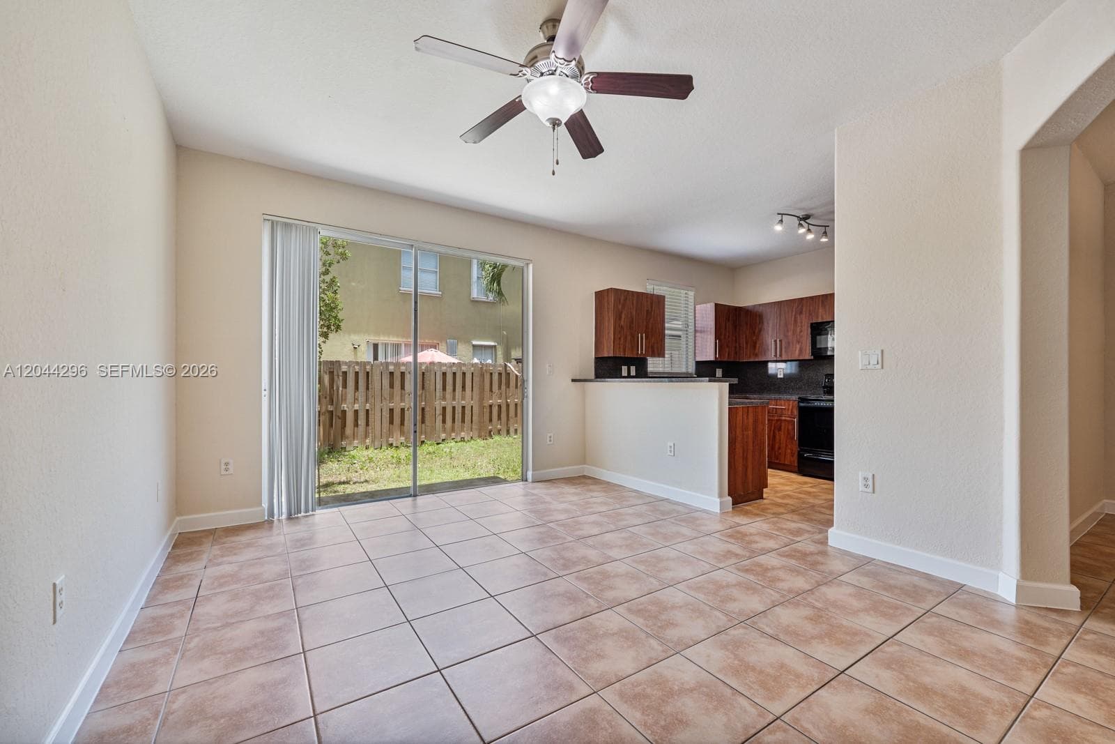 1452 SE 25th Ave photo 4