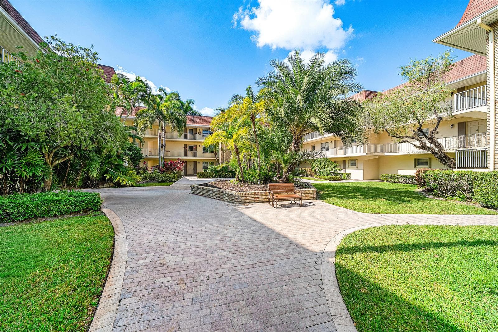002-5540TamberlaneCircle-221-PalmBeachGa