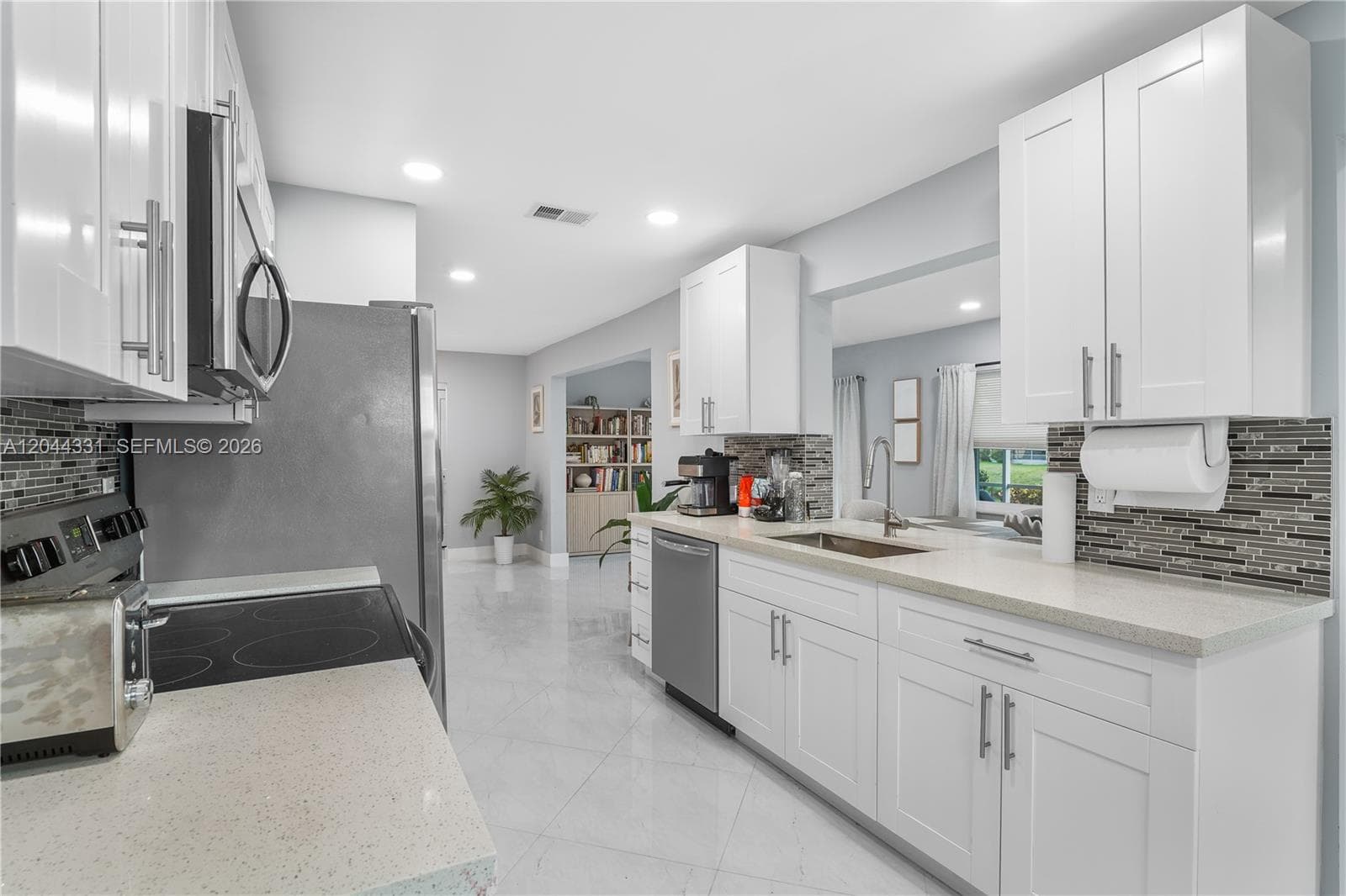 14307 Amapola Dr photo 9