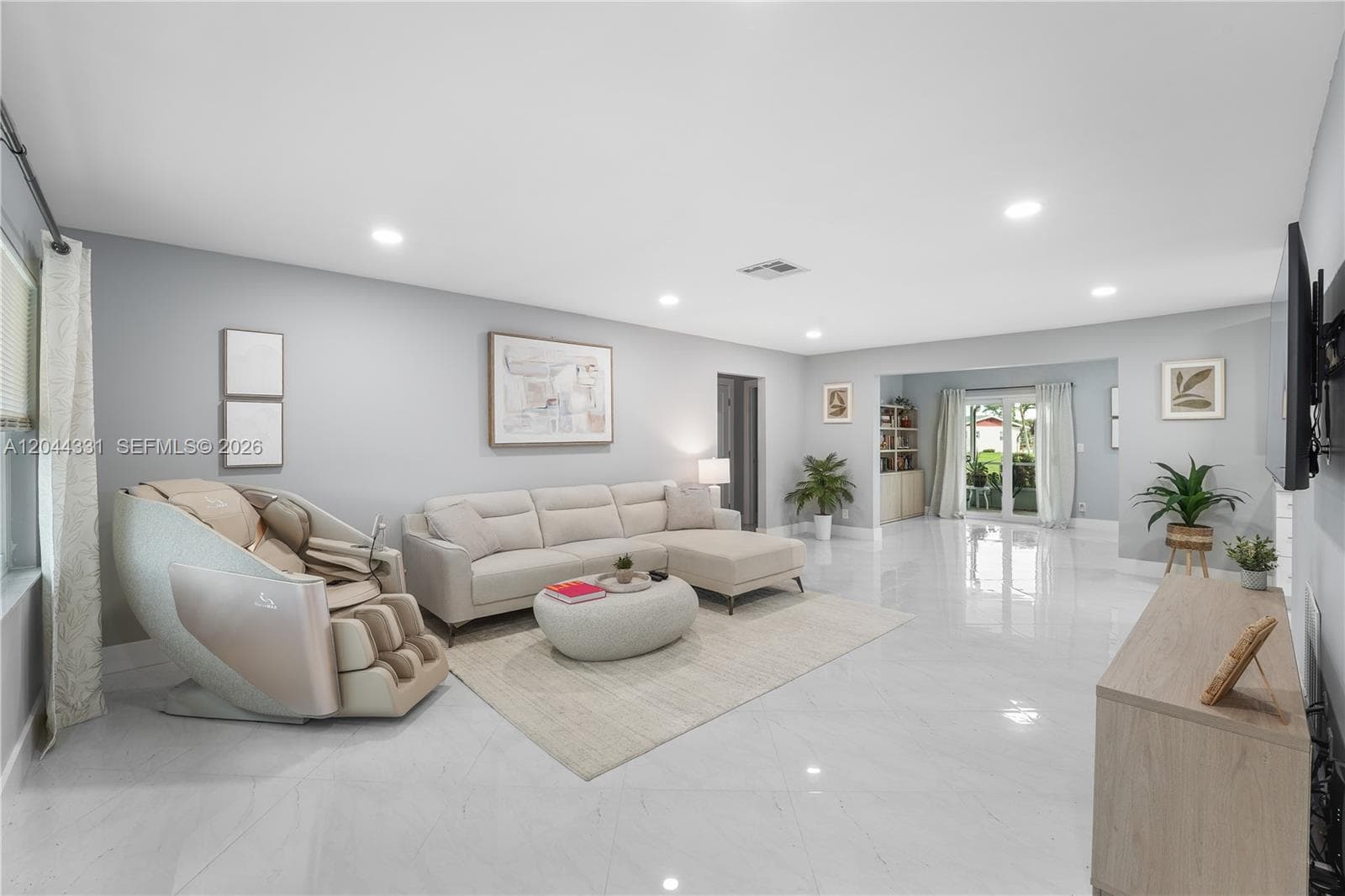 14307 Amapola Dr photo 4