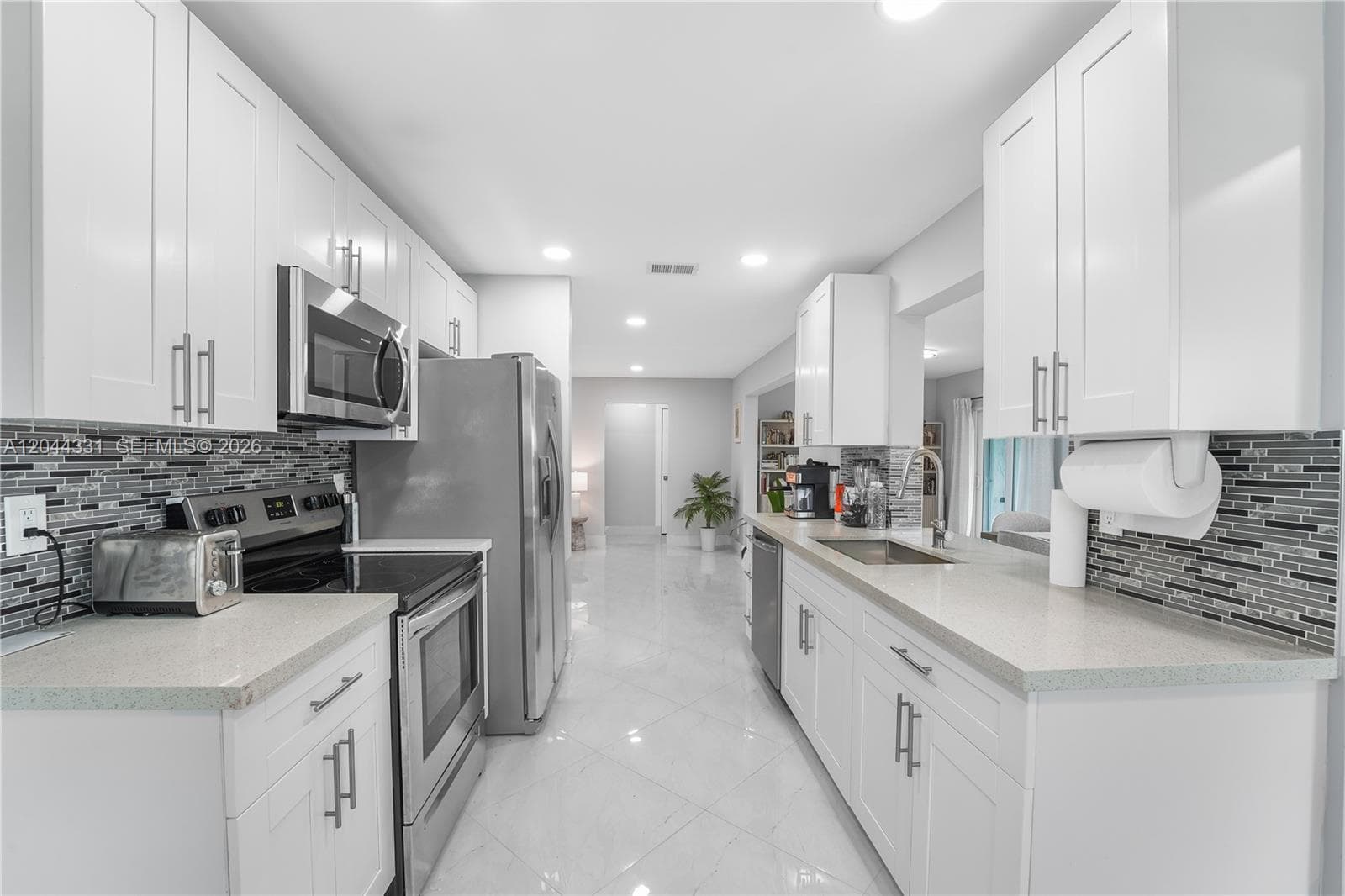 14307 Amapola Dr photo 8