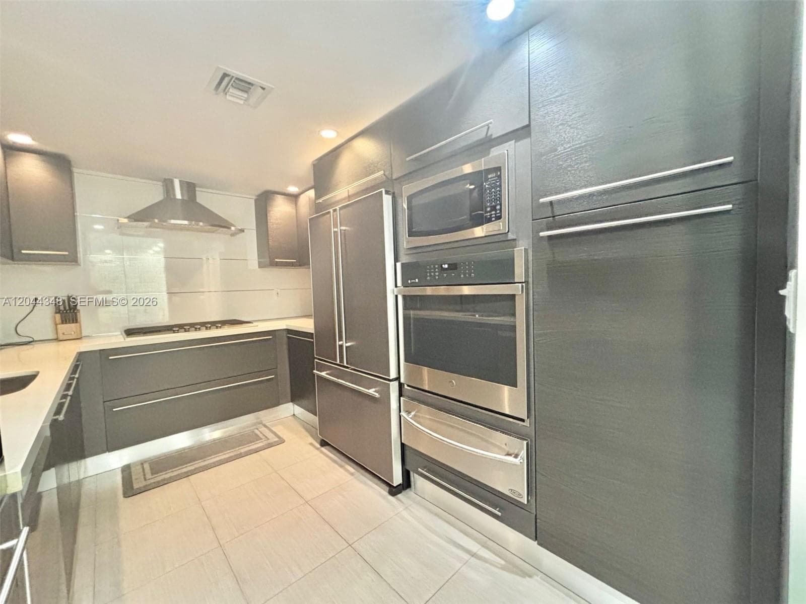 PARKER PLAZA CONDO ESTATE · #423 in Hallandale Beach - Photo 2