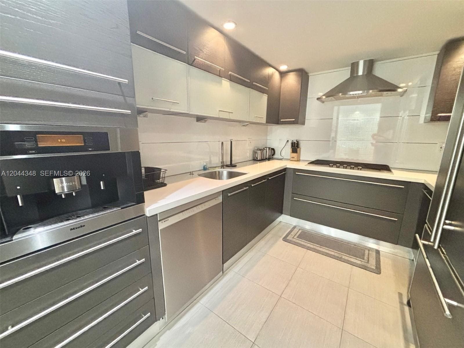 PARKER PLAZA CONDO ESTATE · #423 in Hallandale Beach - Photo 3