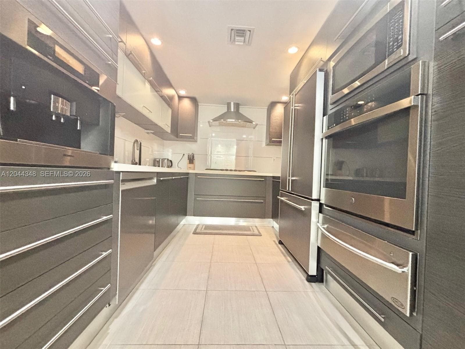 PARKER PLAZA CONDO ESTATE · #423 in Hallandale Beach - Photo 1