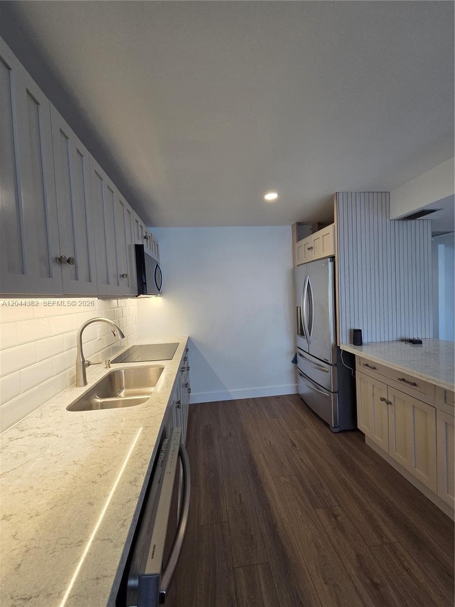 BAYVIEW TOWERS CONDO SOUT · #A410 in North Miami - Photo 21