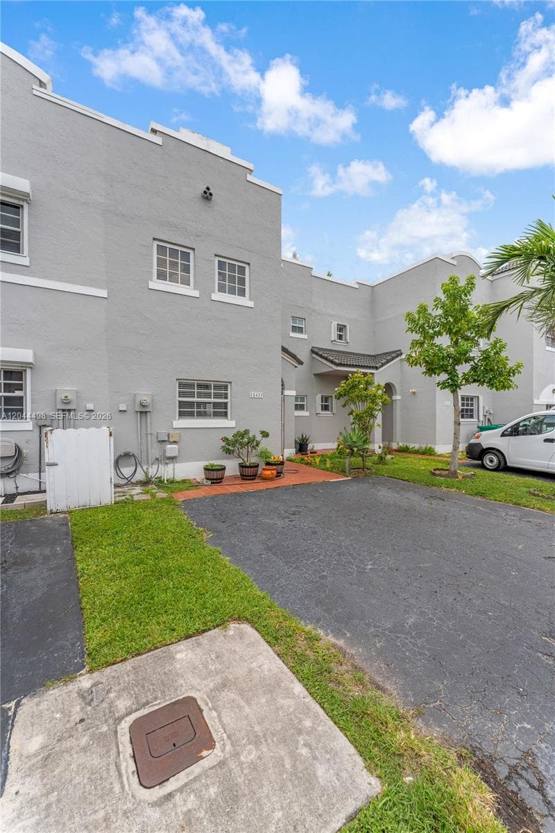 12427 NW 7th Ln photo 3