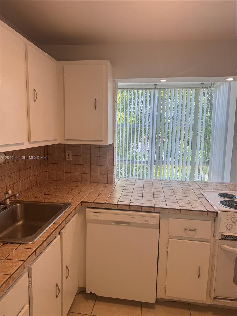 AVILA SOUTH CONDO · #429 in Sunny Isles Beach - Photo 5