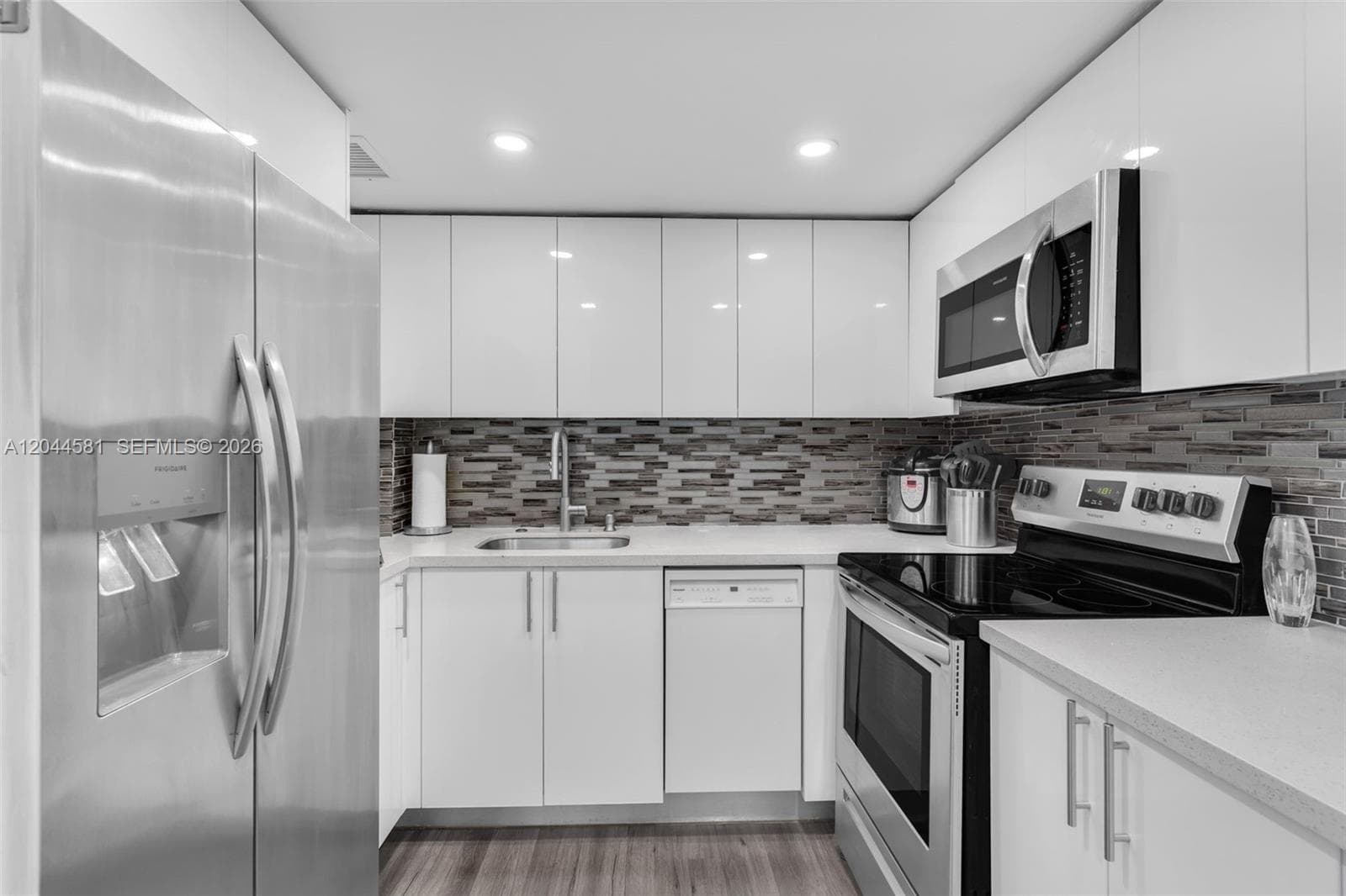 PARKVIEW POINT CONDO · #10H in Miami Beach - Photo 4