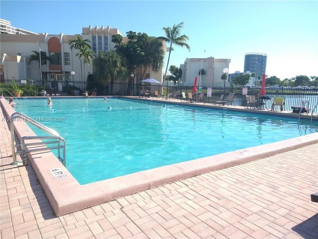 DESOTO PARK CONDO · #517 in Hallandale Beach - Photo 6
