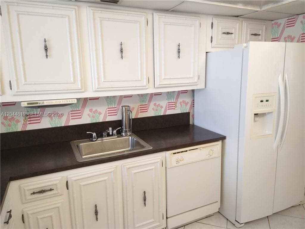 DESOTO PARK CONDO · #517 in Hallandale Beach - Photo 10