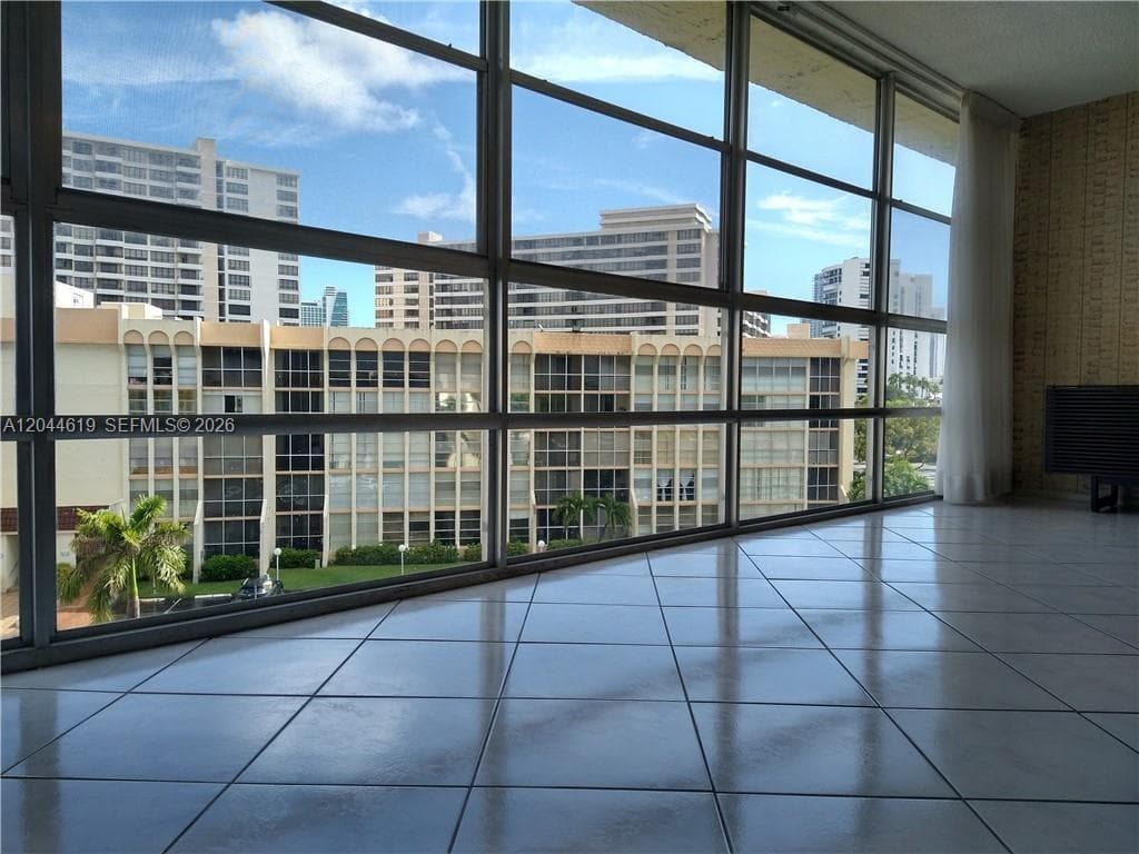 DESOTO PARK CONDO · #517 in Hallandale Beach - Photo 18
