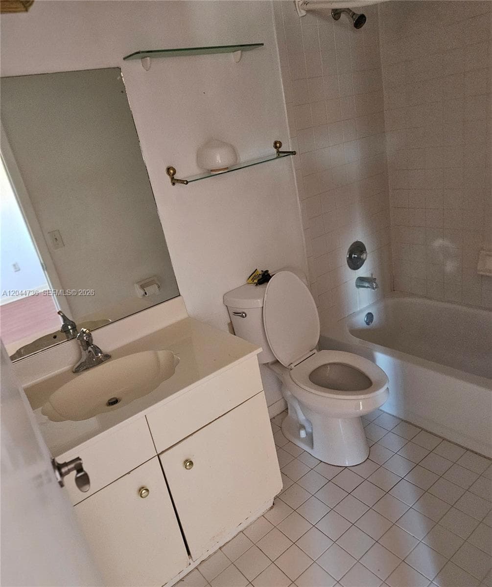 2nd Floor Bathroom